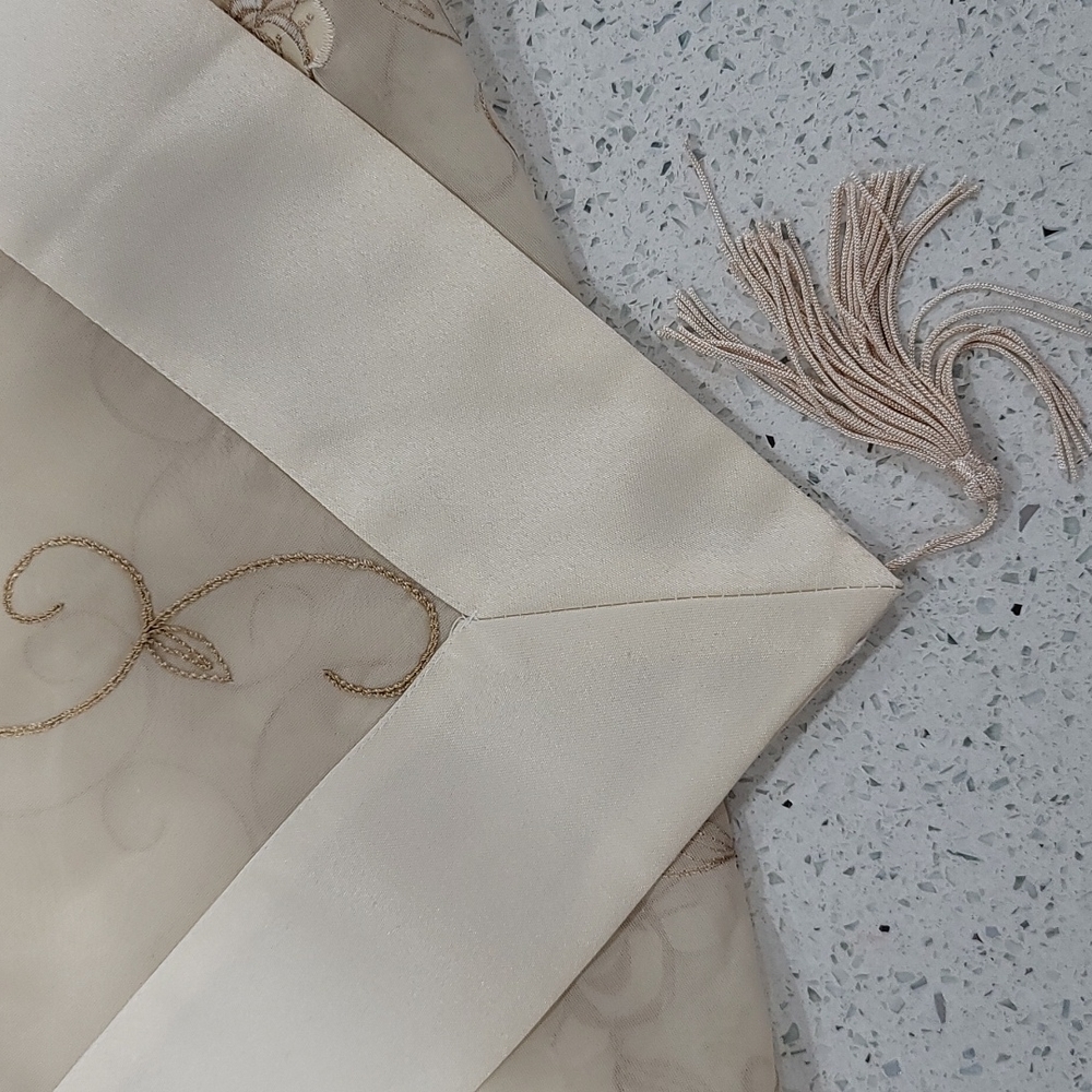 Tablecloth - Picture 4 of 6